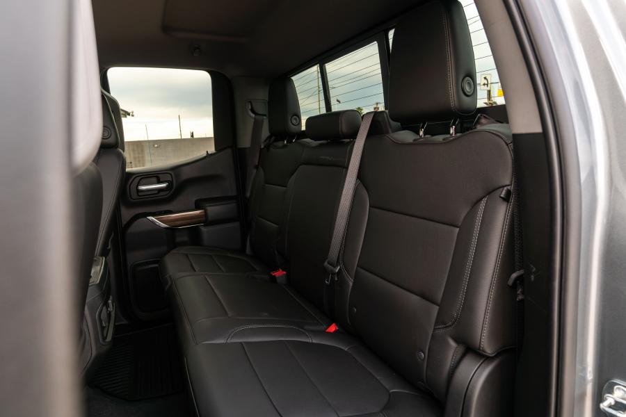 Интерьер Chevrolet Silverado RST Double Cab 2018 года  (фото 14 из 40)